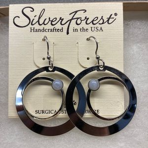 Loop in loop earrings with agate stone